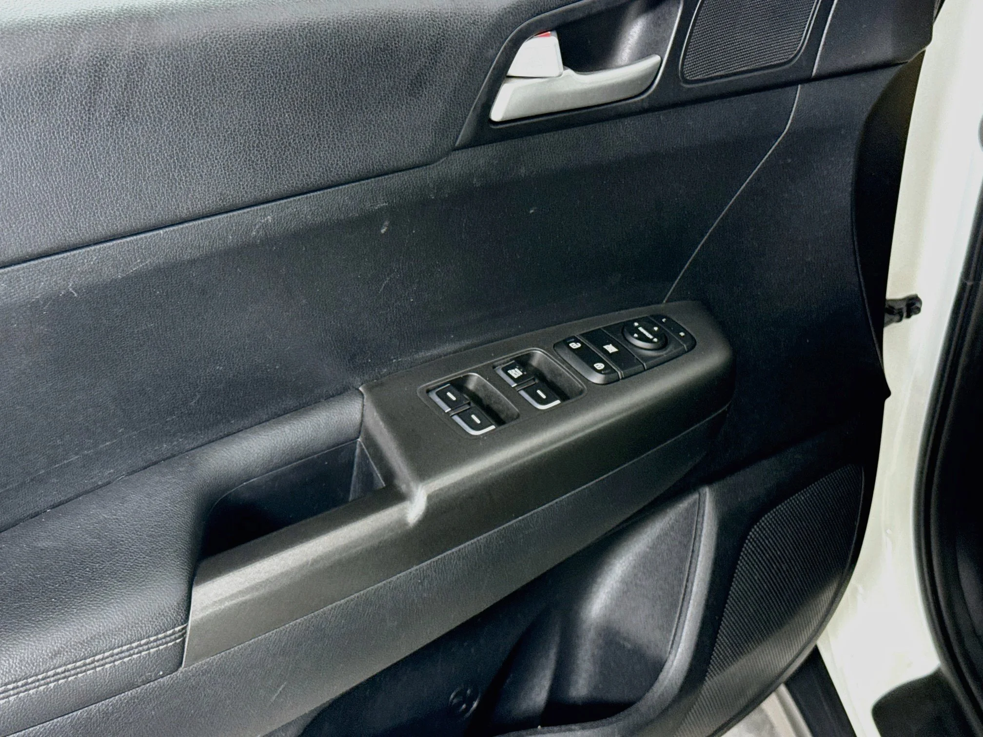 Used 2019 Clear White Kia LX image 18