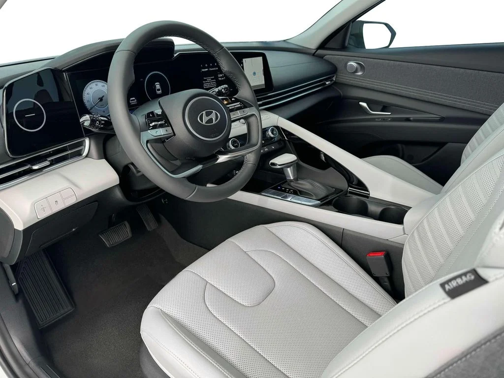 2025 Hyundai Elantra Limited - Photo 33