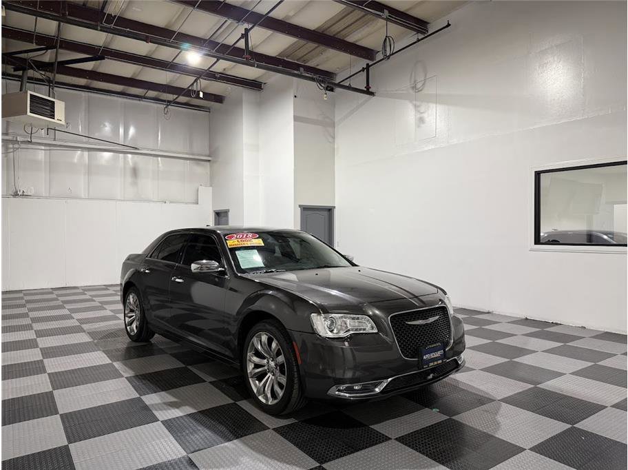 2018 Chrysler 300 Limited photo 3