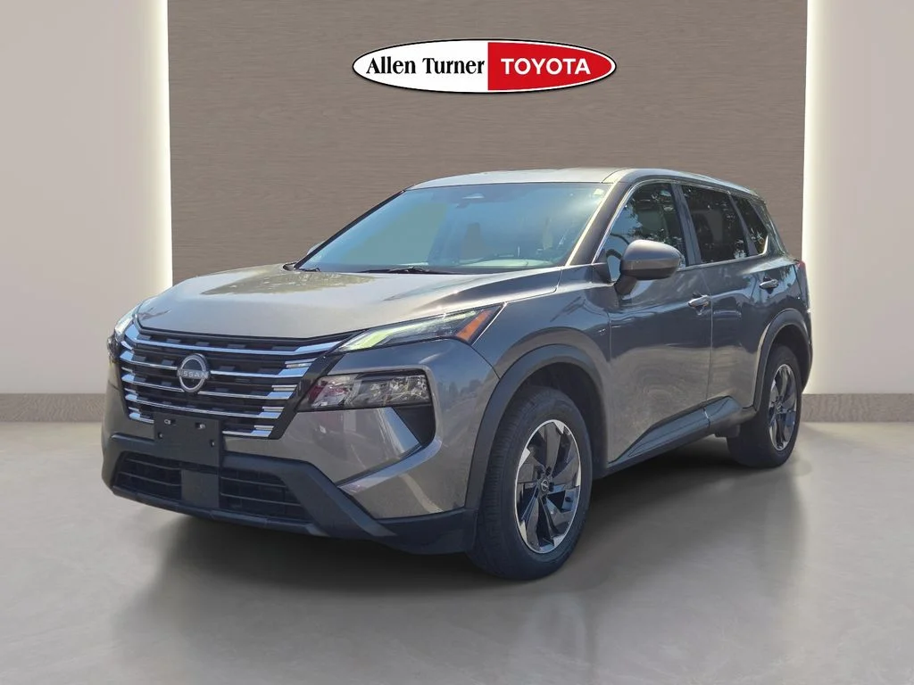 Used 2025 Gray Nissan SV image 3