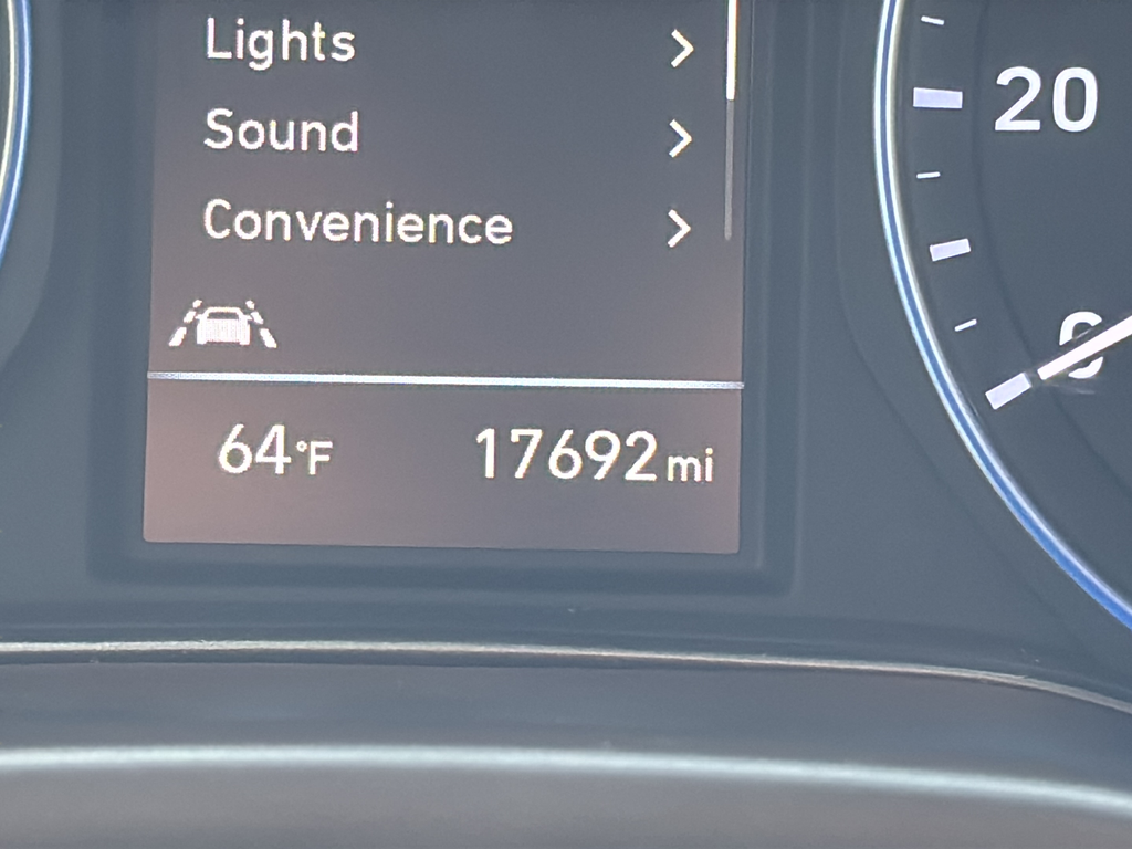 Used 2021 Chalk White Hyundai NIGHT image 29