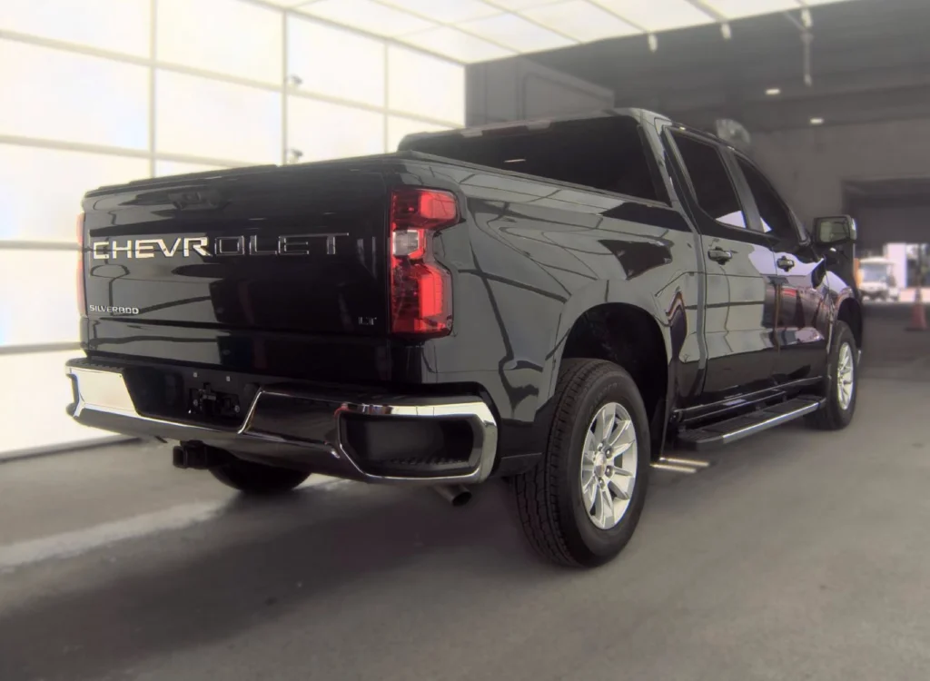 Used 2023 Gray Chevrolet LT image 3