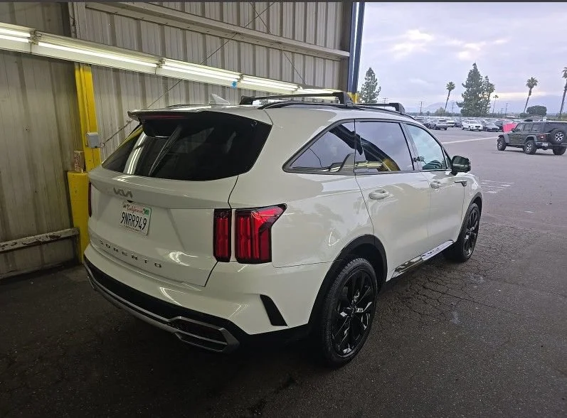 Used 2022 Kia Sorento SX with VIN 5XYRK4LF5NG093978 for sale in Kansas City
