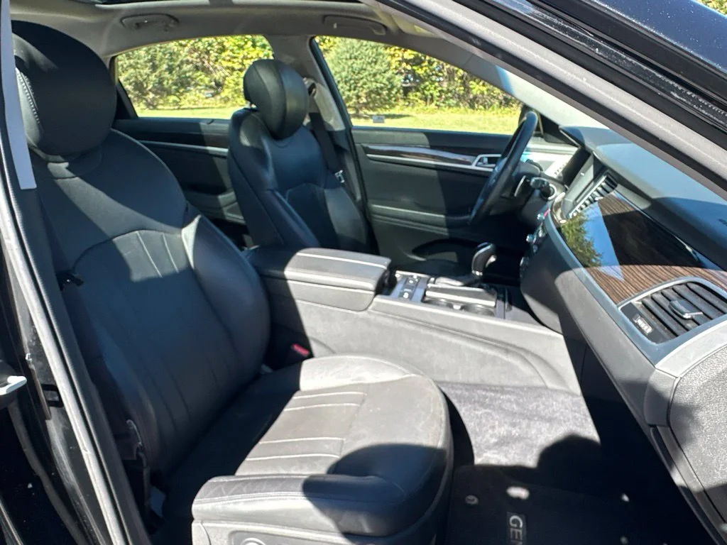 Used 2015 Black Hyundai 3.8 image 23