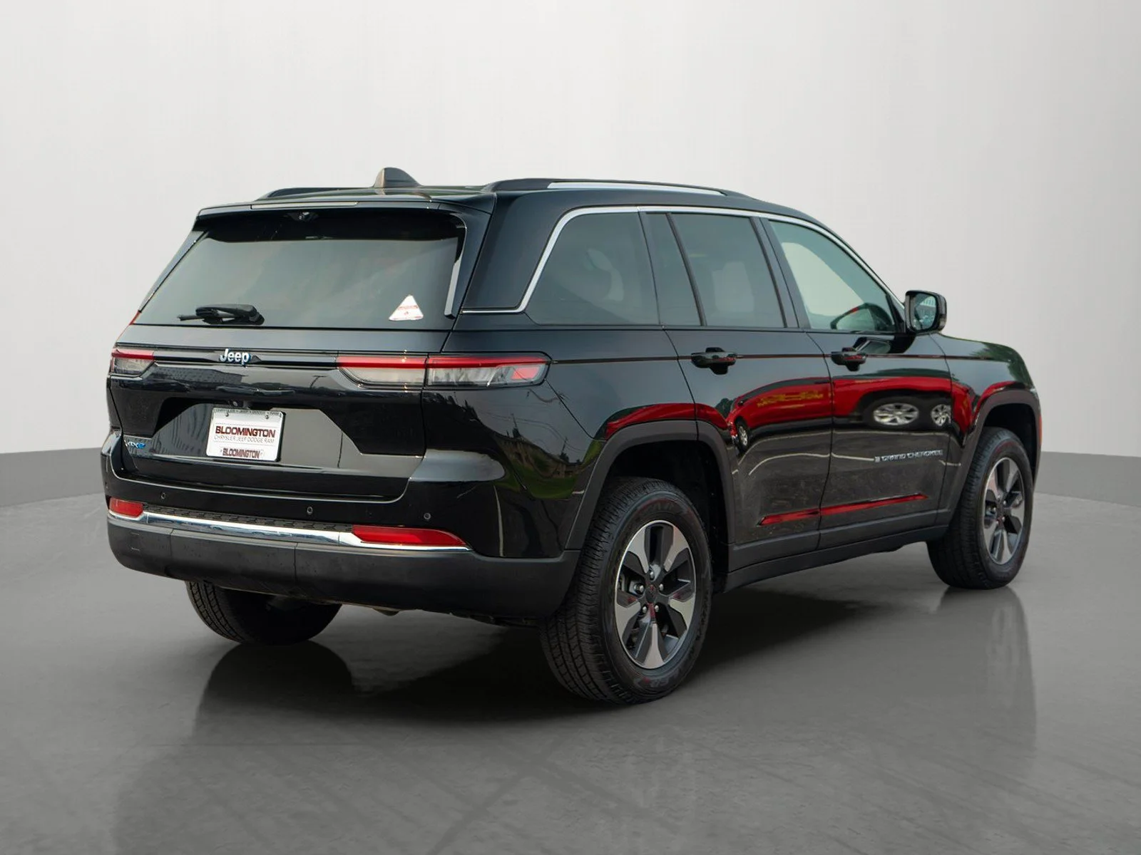 Used 2022 Diamond Black Crystal Pearlcoat Jeep 4xe image 7