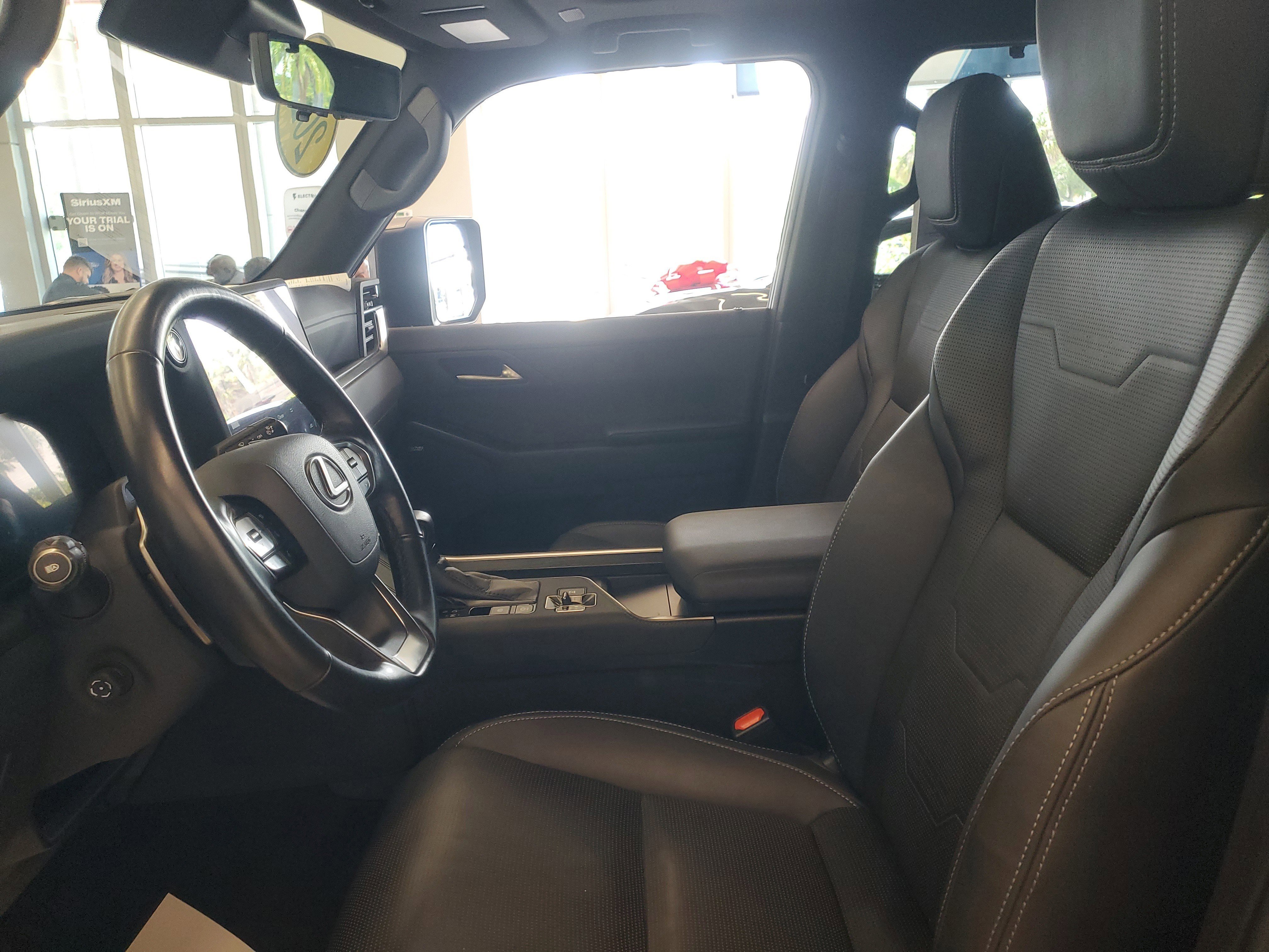Used 2024 Gray Pearl Lexus GX 550 Luxury image 17