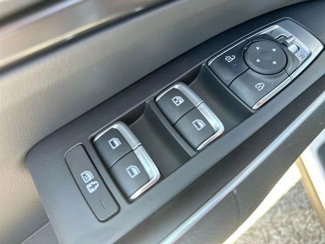New 2026 White Pearl Kia LX image 17