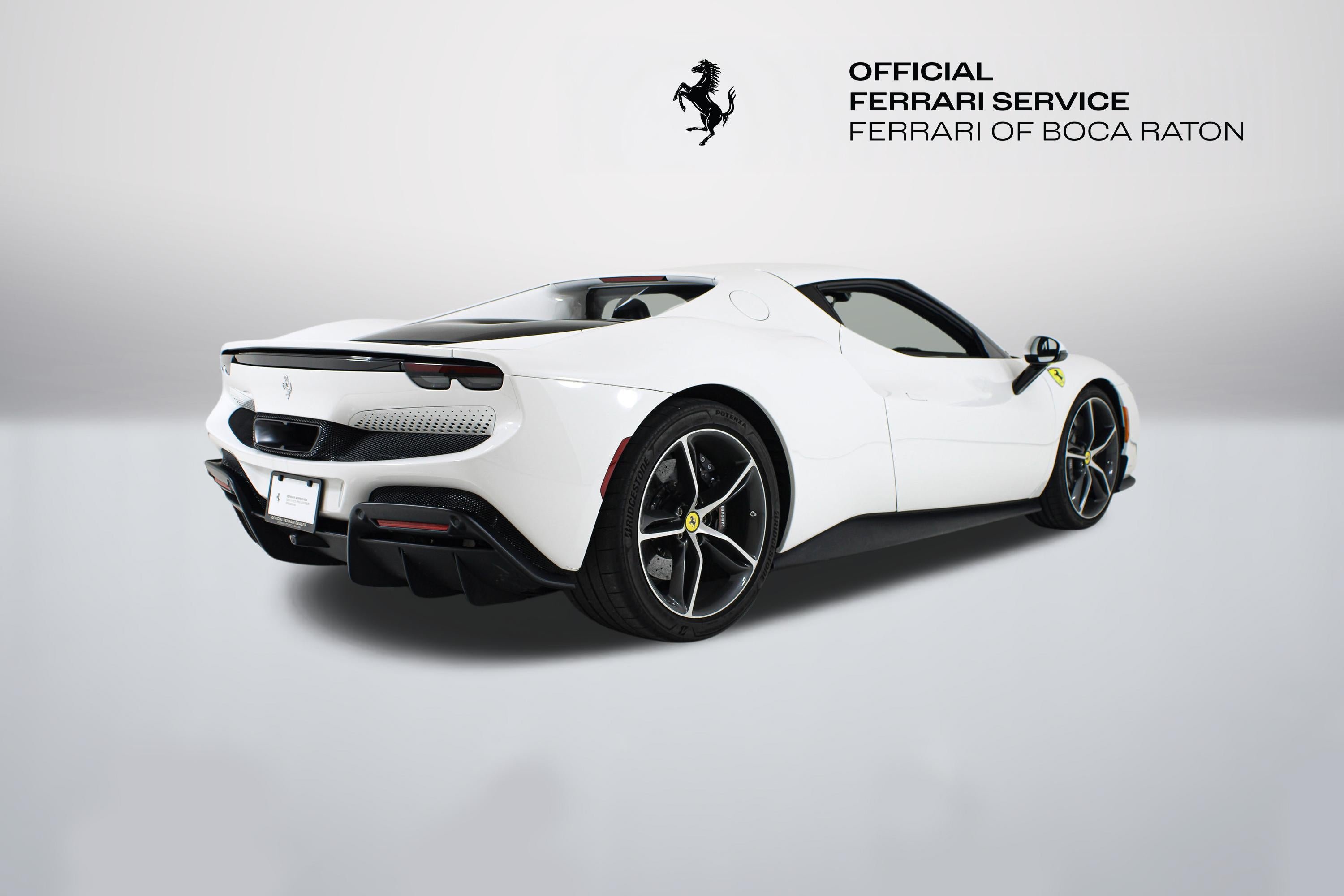 Used 2025 Bianco Cervino Ferrari  image 9
