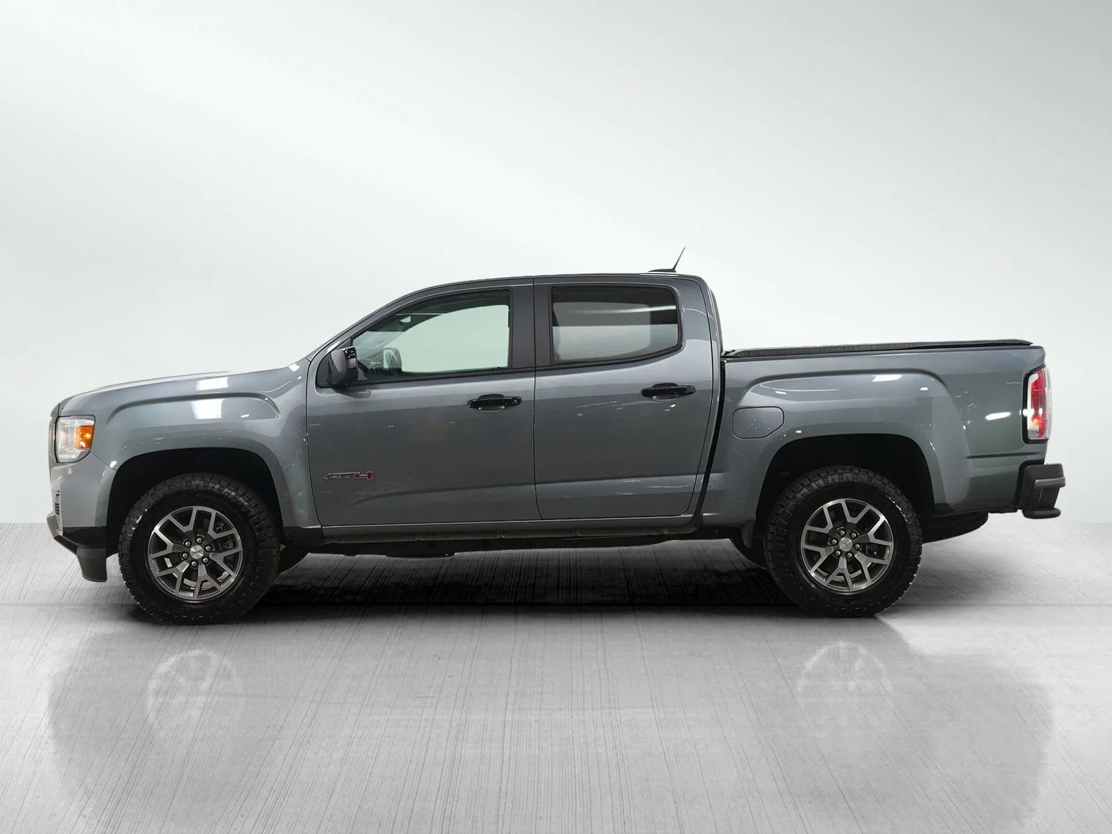 Used 2022 GMC Canyon AT4 with VIN 1GTG6FEN4N1301148 for sale in Bloomington, Minnesota