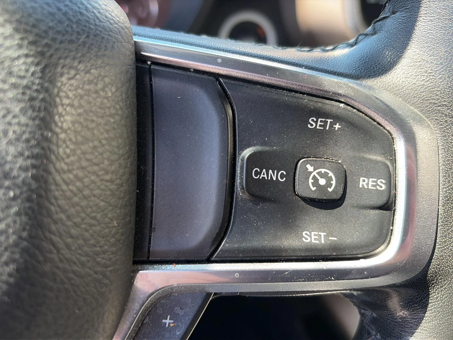 Used 2019 Delmonico Red Pearlcoat Ram Laramie image 14