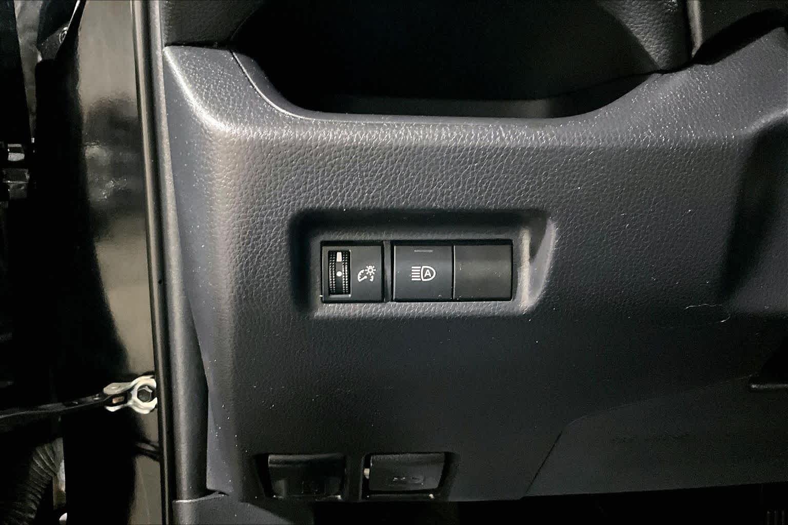 Used 2019 Midnight Black Metallic Toyota XLE image 35