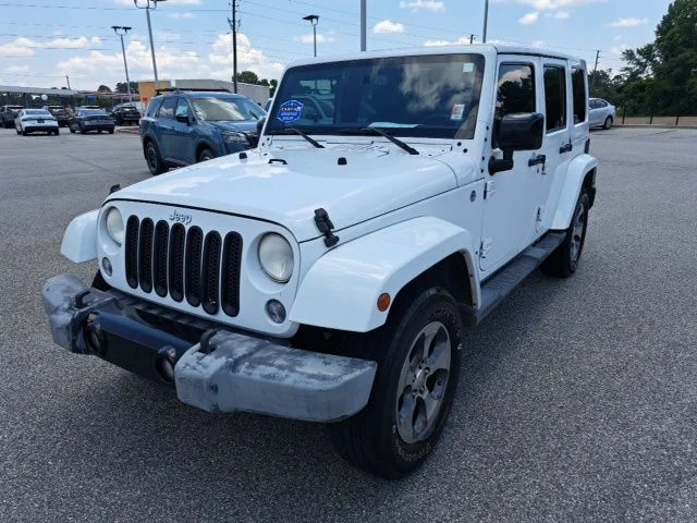 Used 2014 White Jeep Unlimited Sahara image 2
