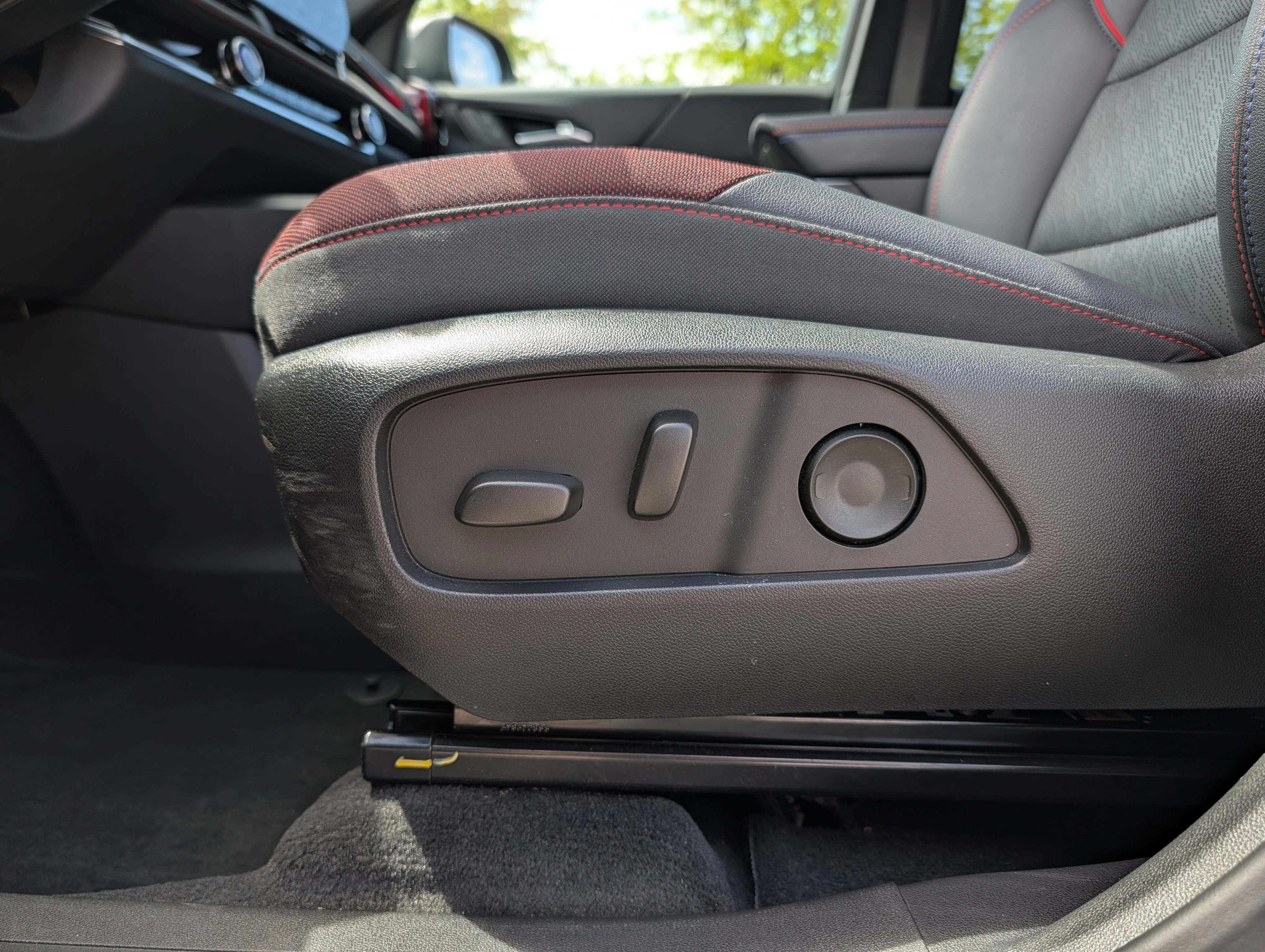 Used 2025 Sterling Gray Metallic Chevrolet AWD RS image 21