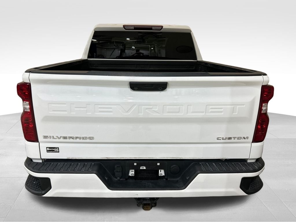 Used 2024 White Chevrolet Custom image 4