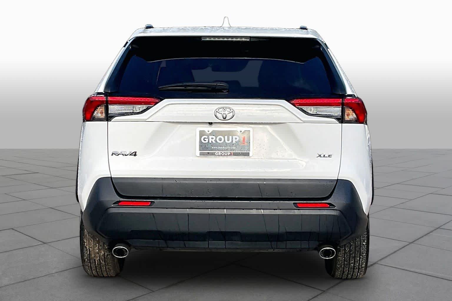 Used 2025 Ice Cap Toyota XLE image 5