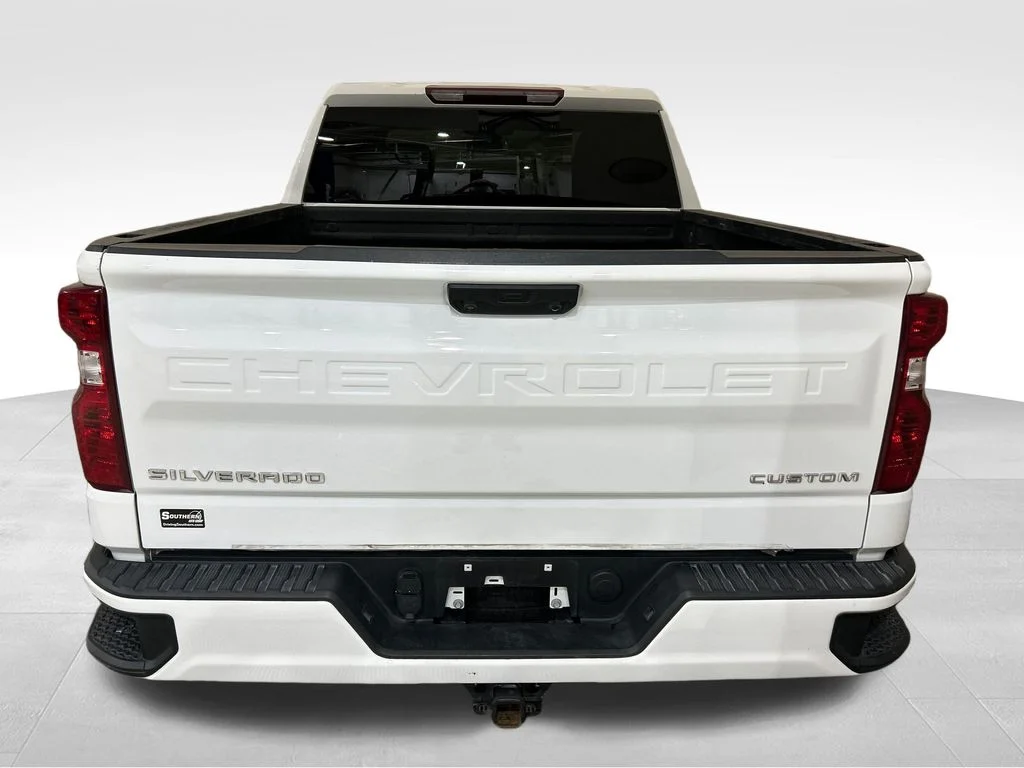 Used 2024 White Chevrolet Custom image 4