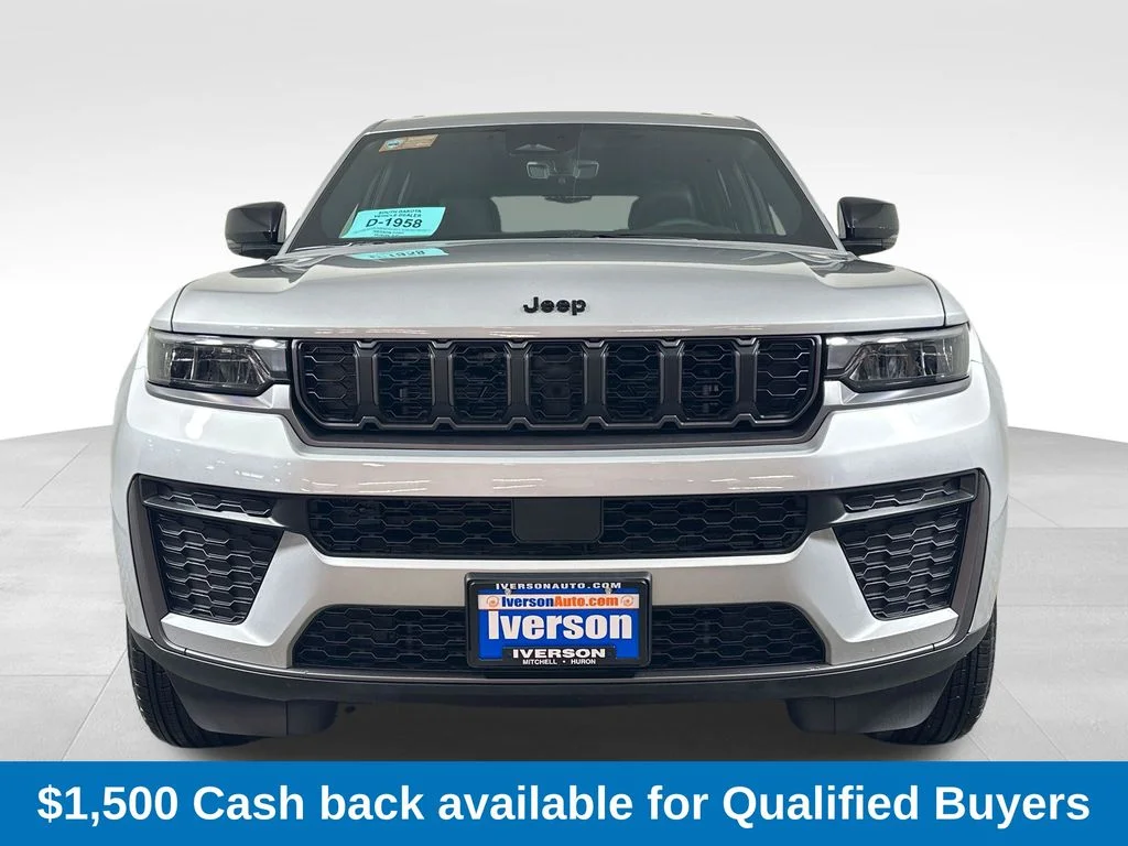 New 2026 Silver Zynith Exterior Paint Jeep Altitude image 3