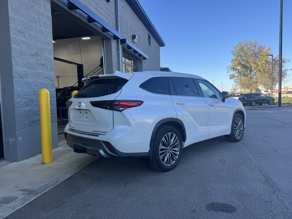 2021 Toyota Highlander Platinum photo 3