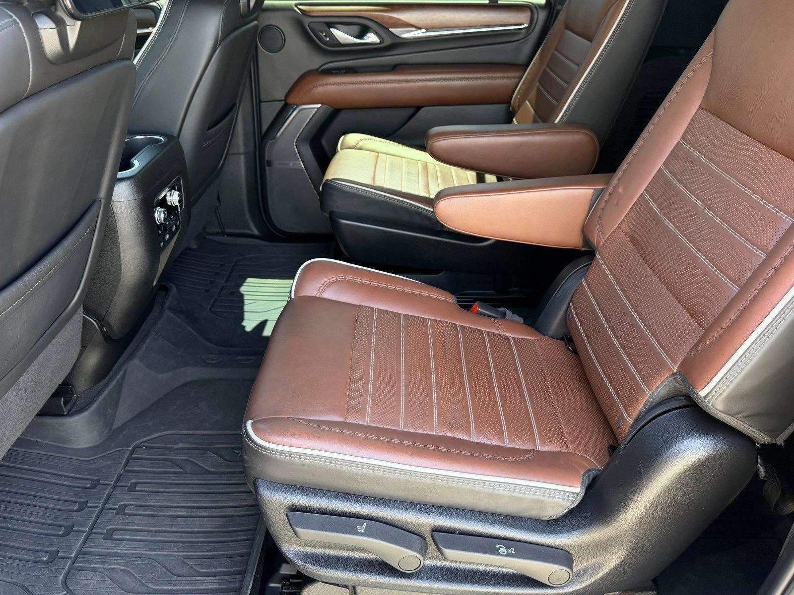 Used 2024 Sterling Metallic GMC Denali Ultimate image 14
