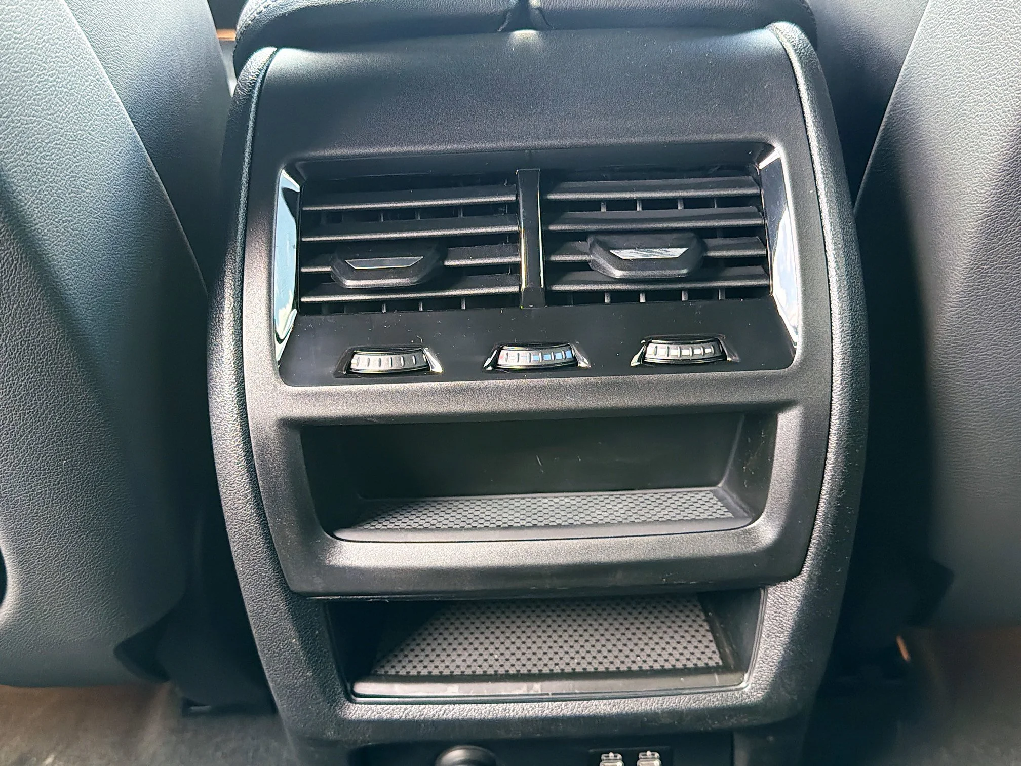 New 2026 Brooklyn Grey Metallic BMW sDrive40i image 19