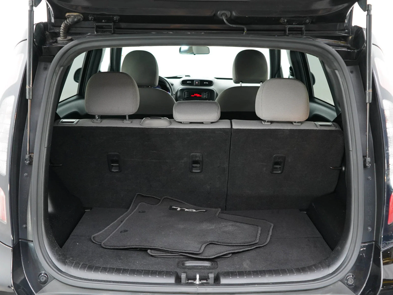 Used 2015 Shadow Black Kia  image 16