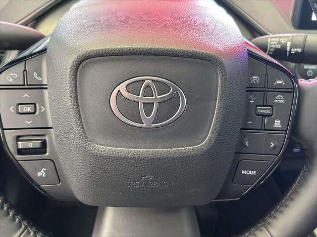 Certified Used 2023 PLATINUM WHITE PEARL MC. Toyota  image 29