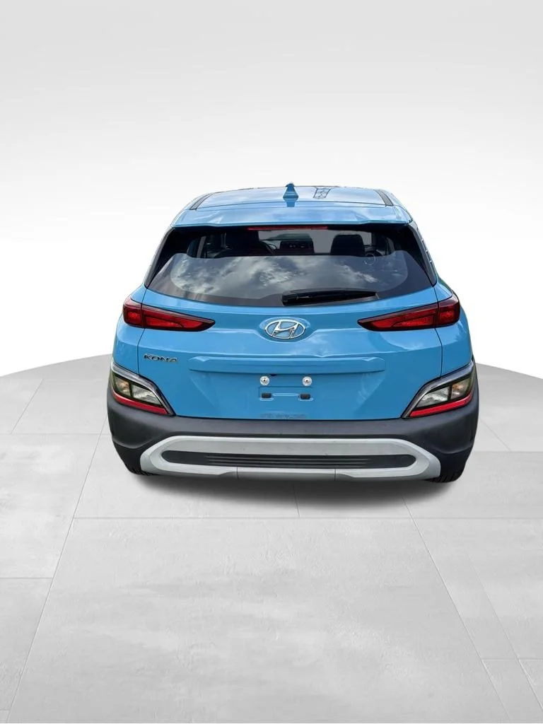 Used 2023 Green Hyundai SE image 8
