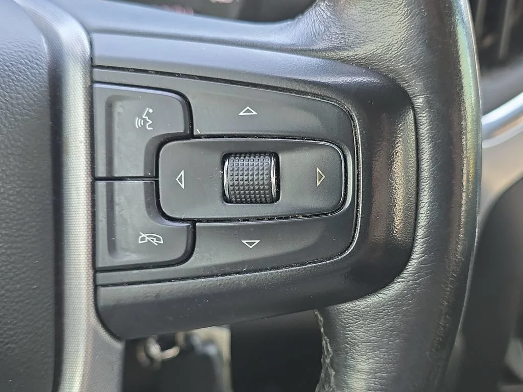 Used 2023 SUMMIT WHITE GMC SLE image 20
