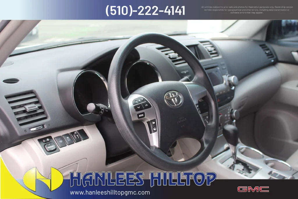 Used 2012 White Toyota Base image 11