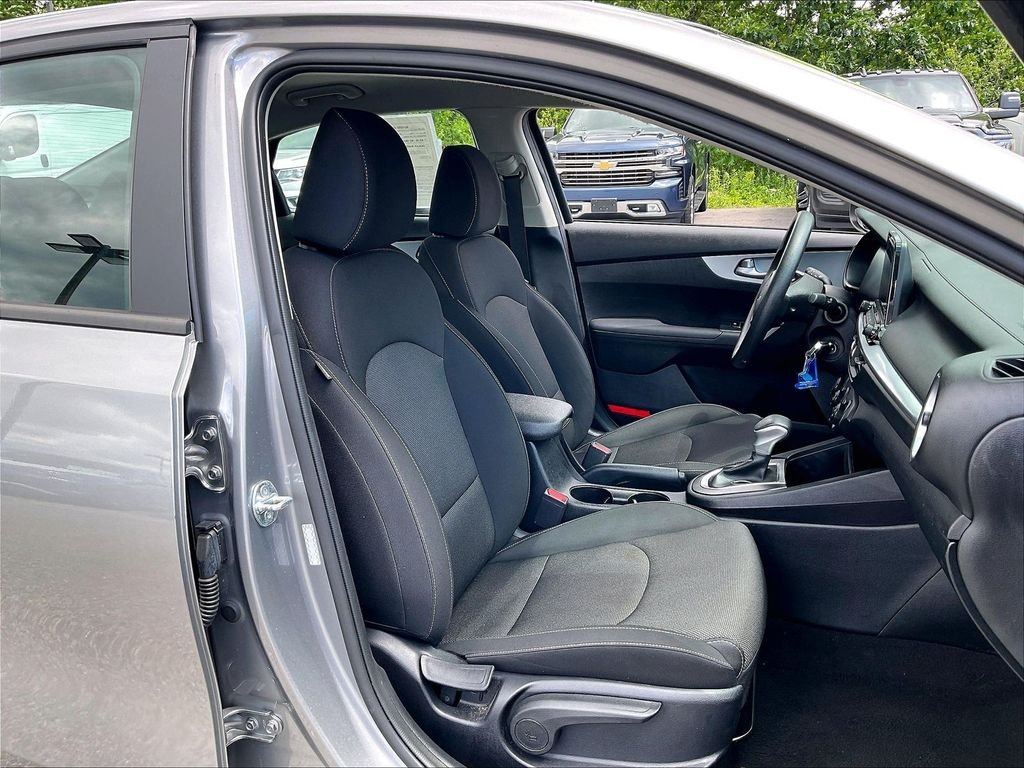 Used 2024 Steel Gray Kia LXS image 10