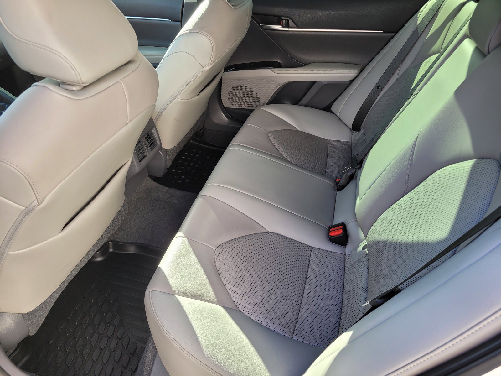 Used 2020 WIND CHILL PEARL Toyota XSE image 12
