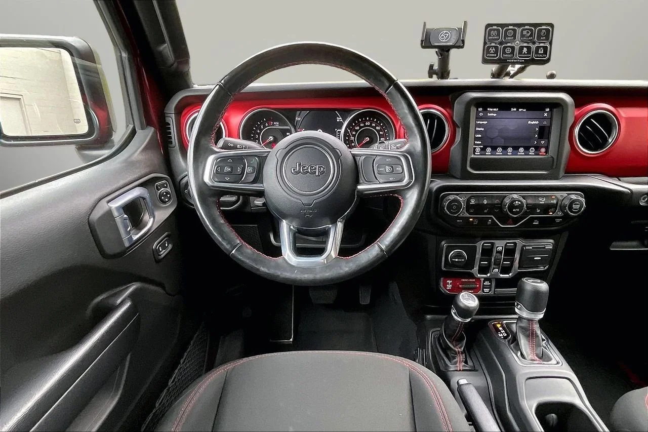 Used 2021  Jeep Rubicon image 11