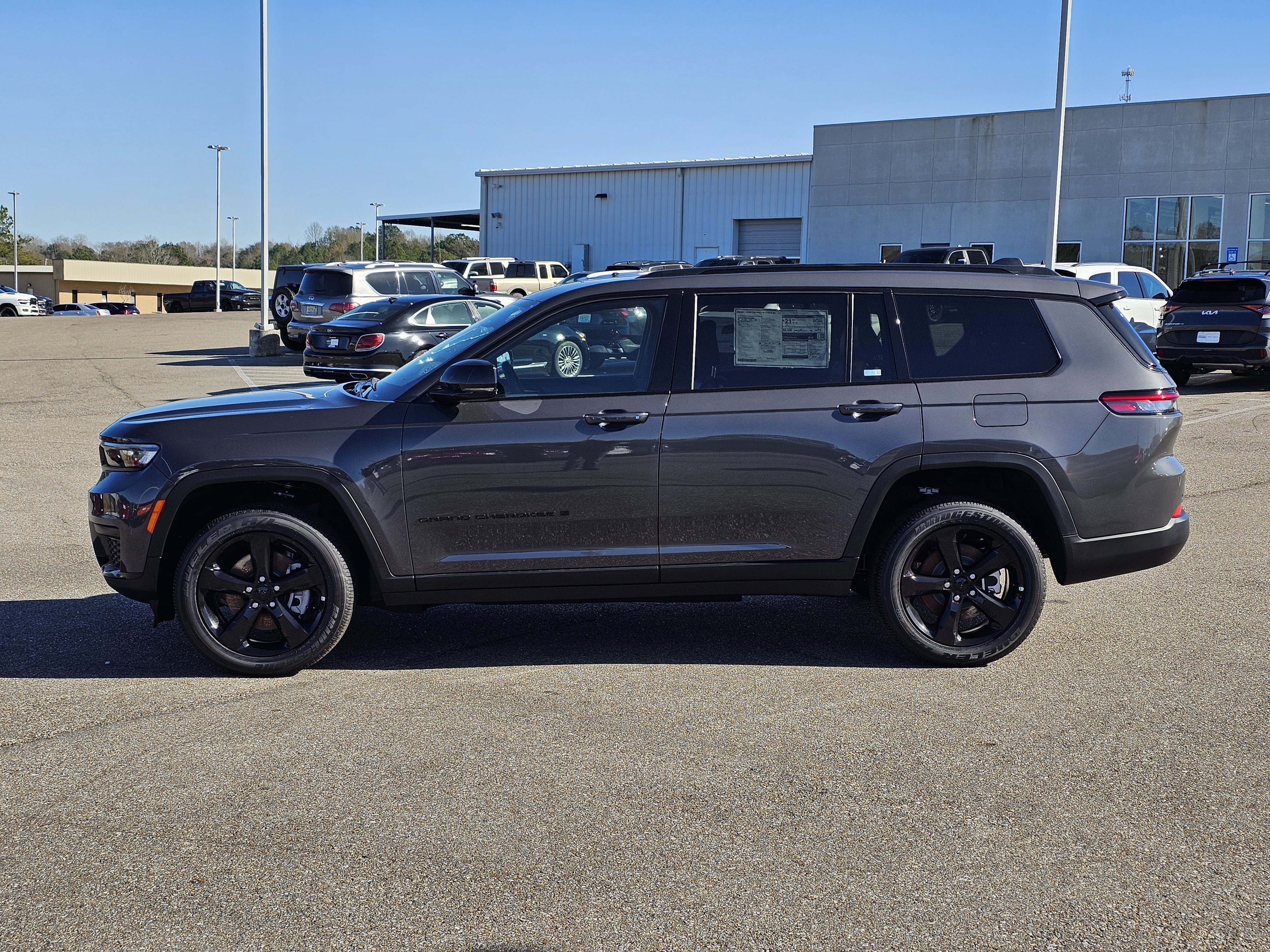 New 2025 Baltic Gray Metallic Clearcoat Jeep Altitude X image 13