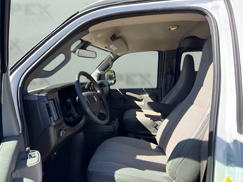 Used 2025 Summit White Chevrolet 1LT image 9