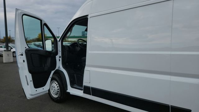 Used 2025 White Ram Base image 14