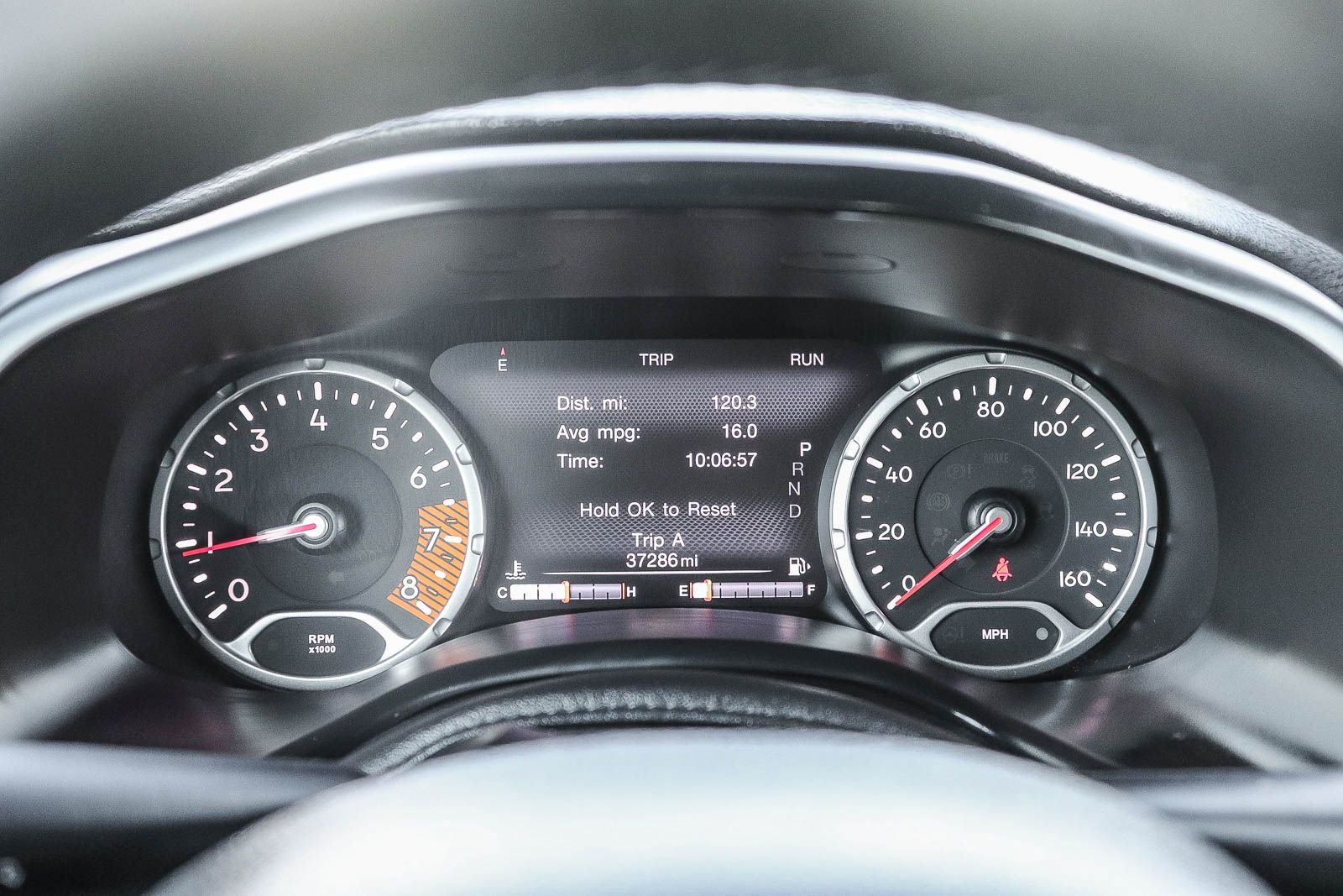 Used 2022 Graphite Gray Jeep Altitude image 28