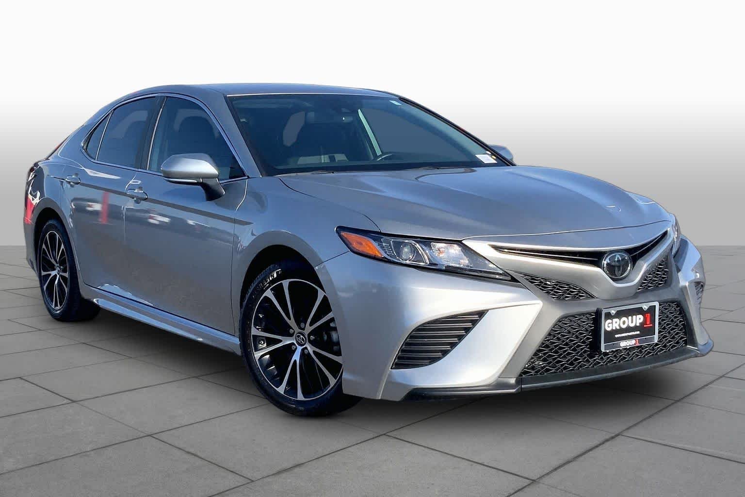 Used 2019 Celestial Silver Metallic Toyota SE image 3