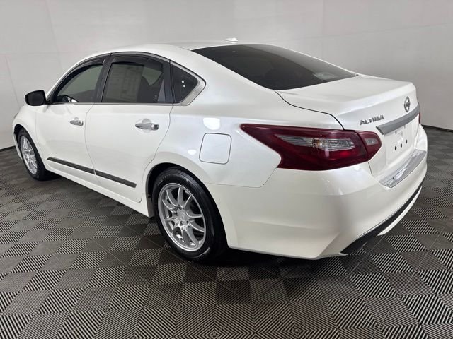 Used 2018 White Nissan 2.5 SL image 6