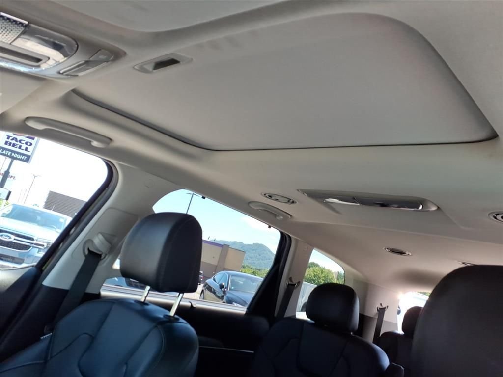 Used 2022 Ebony Black Kia EX image 7