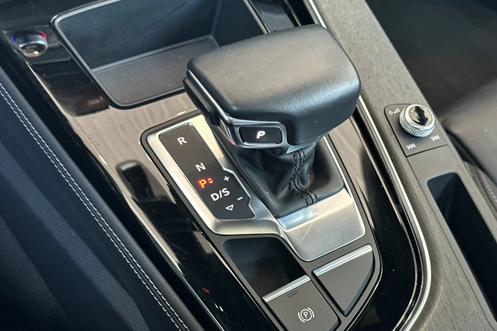 Used 2024  Audi 45 S line Premium Plus image 23
