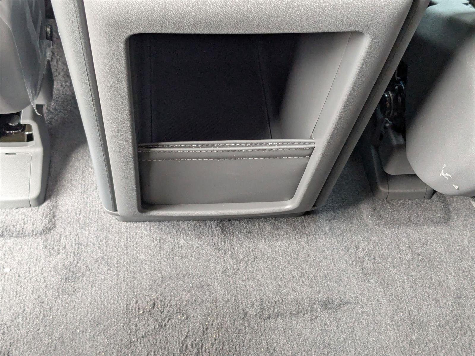 New 2026 EBONY BLACK KIA WIND image 31