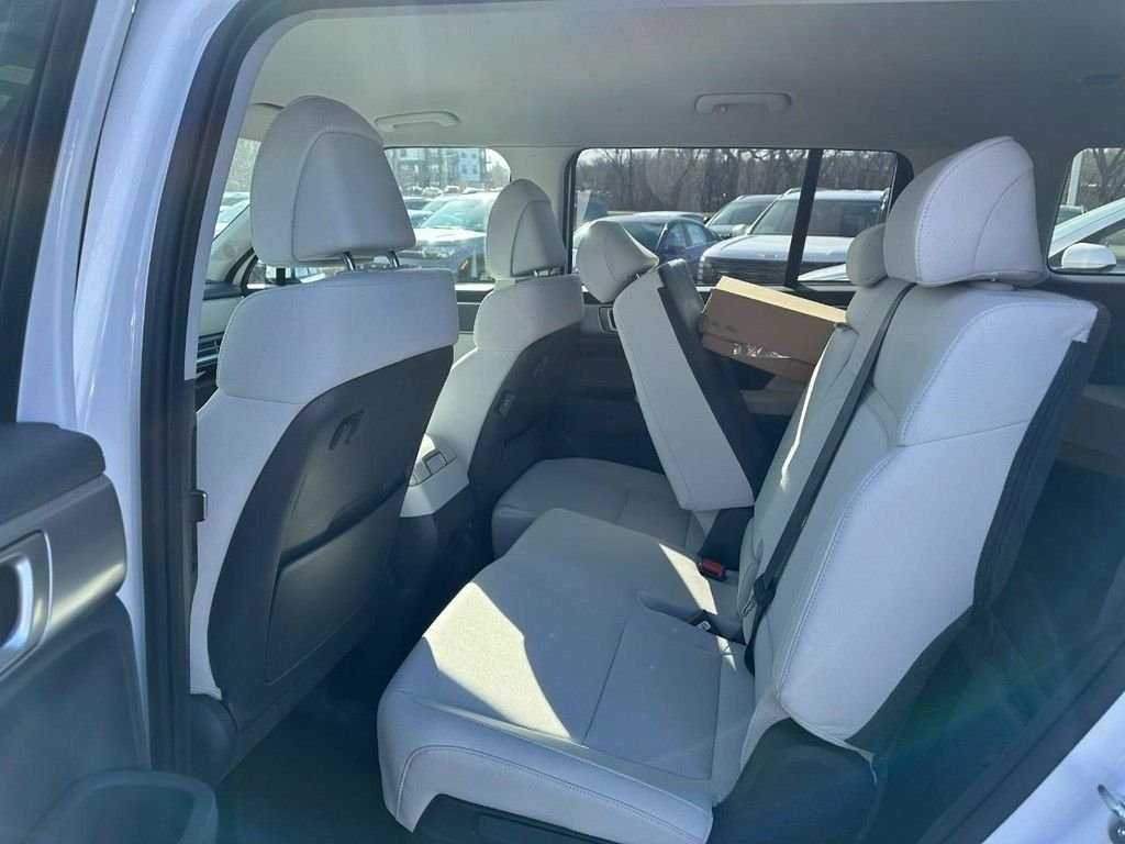Used 2026 White Hyundai SE image 4