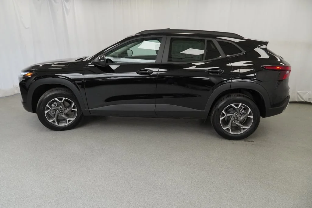 New 2026 Mosaic Black Metallic Chevrolet LT image 37