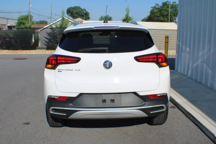 Used 2023 Summit White Buick Select image 15