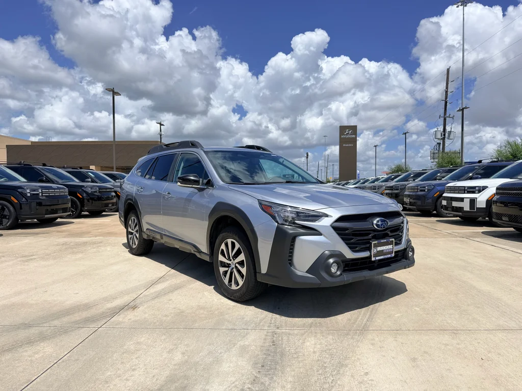 Used 2025 Ice Silver Metallic Subaru Premium image 3