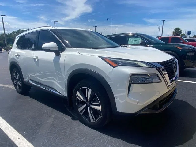 Used 2023 White Nissan SL image 1