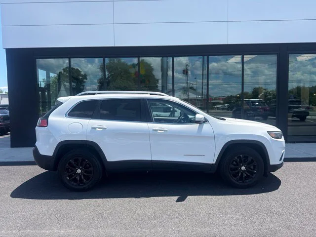 Used 2021 White Jeep Latitude Lux image 2