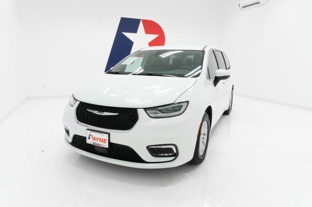 2023 Chrysler Pacifica Touring L's photo