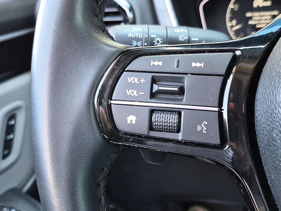 Used 2025  Honda Touring image 17
