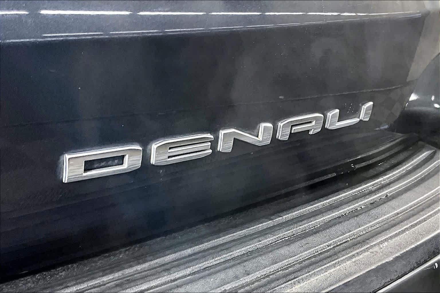 2021 GMC Yukon Denali - Photo 28
